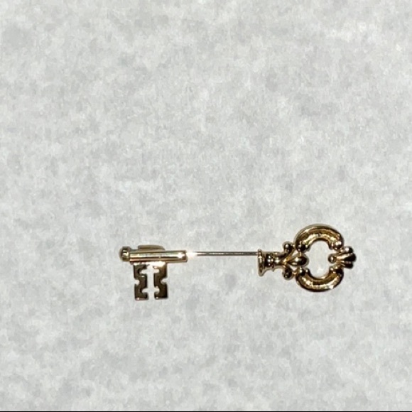 Avon 1978 Fashion Keynote Stickpin Skeleton Key Shaped Gold Toned Metal Vintage - Picture 8 of 8
